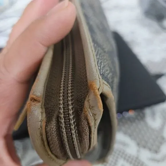 Yves Saint Laurent pouch - Picture 8 of 12